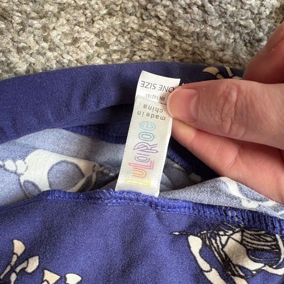 LulaRoe leggings 
one size 
never worn 
Multi Colored - Picture 3 of 3